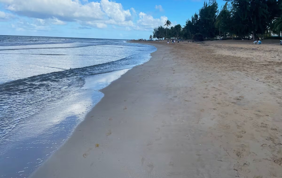 Las Picuas Beach — sand, ocean, and horizon a few minutes from Hillside