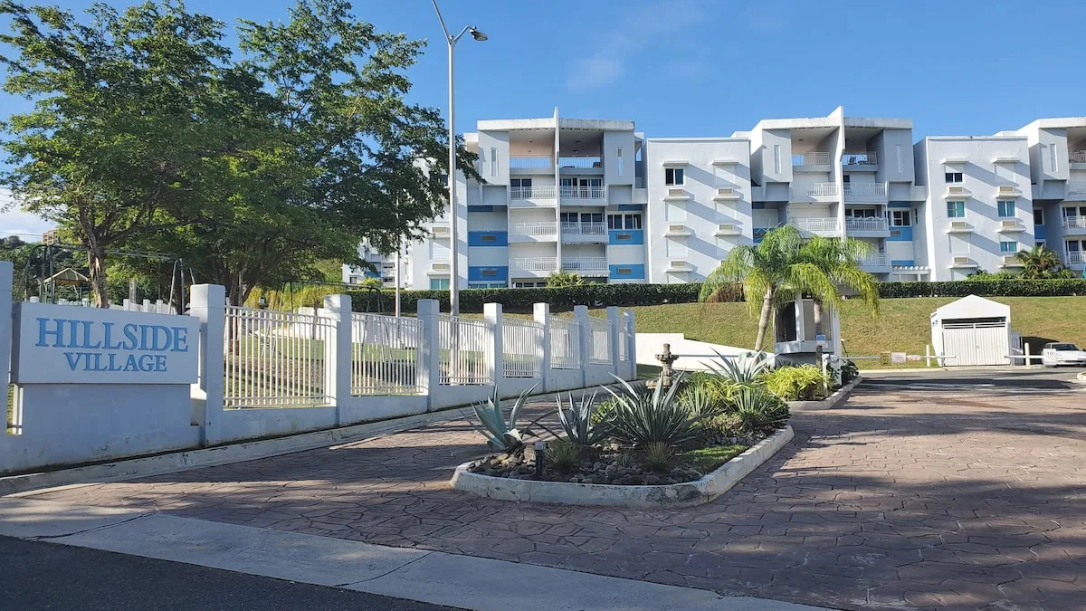 Hillside condo photo 2