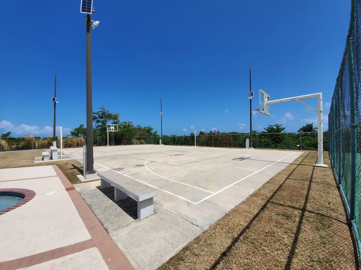 Hillside condo photo 3