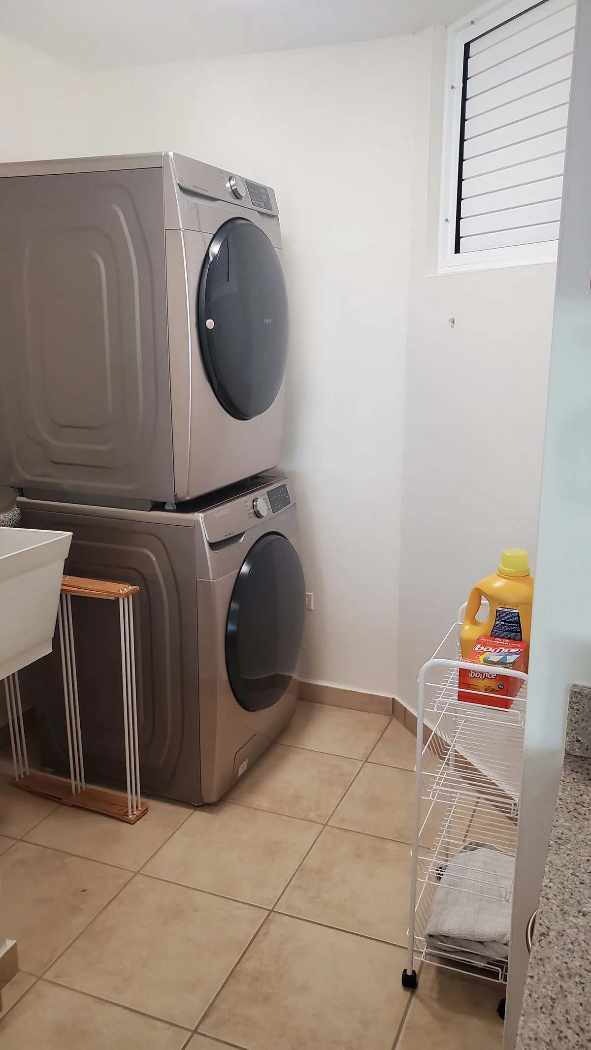 Hillside condo photo 4