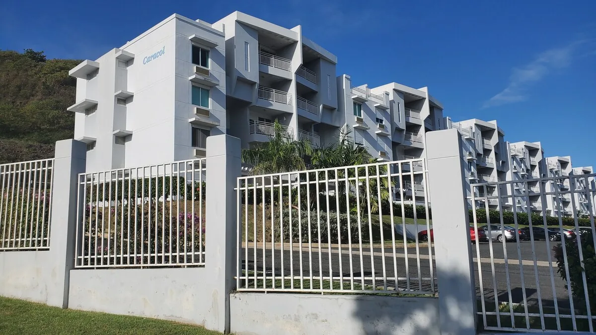 Hillside condo photo 5