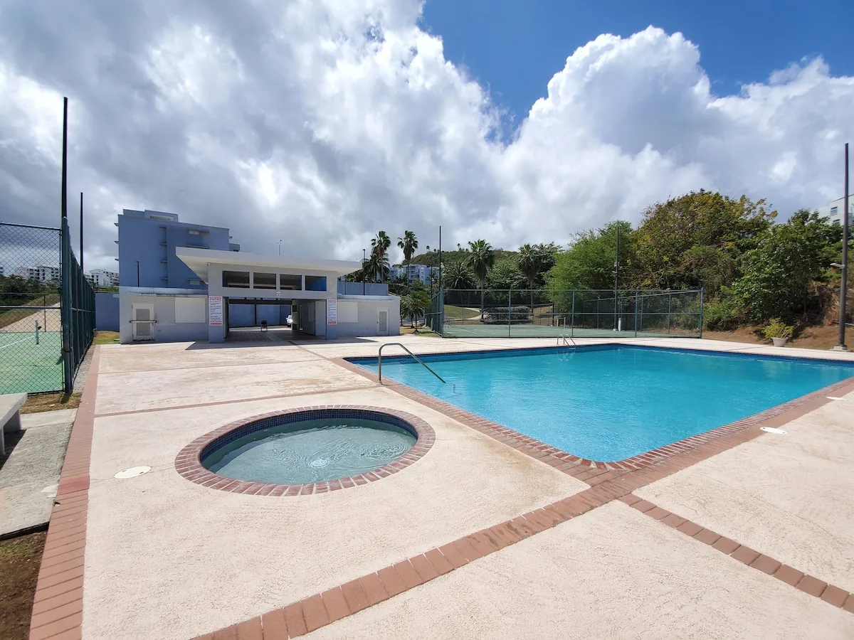 Hillside condo photo 6